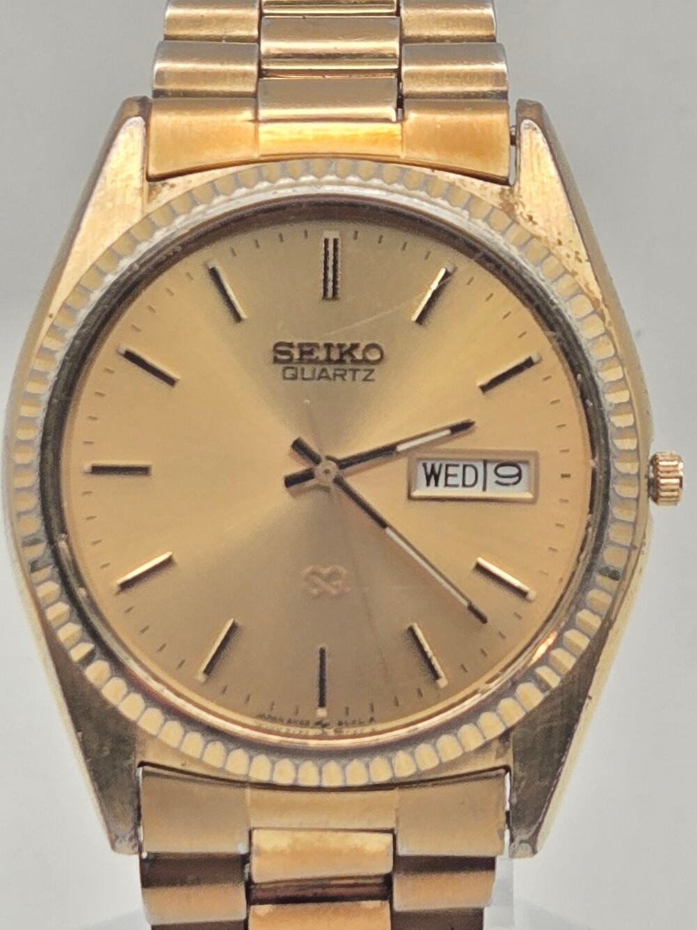 Seiko 5Y23-8A69 Mens Gold Tone Quartz Day/Date